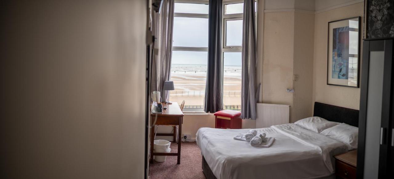 Bed and Breakfast The Chimes On The Sea Blackpool Zewnętrze zdjęcie